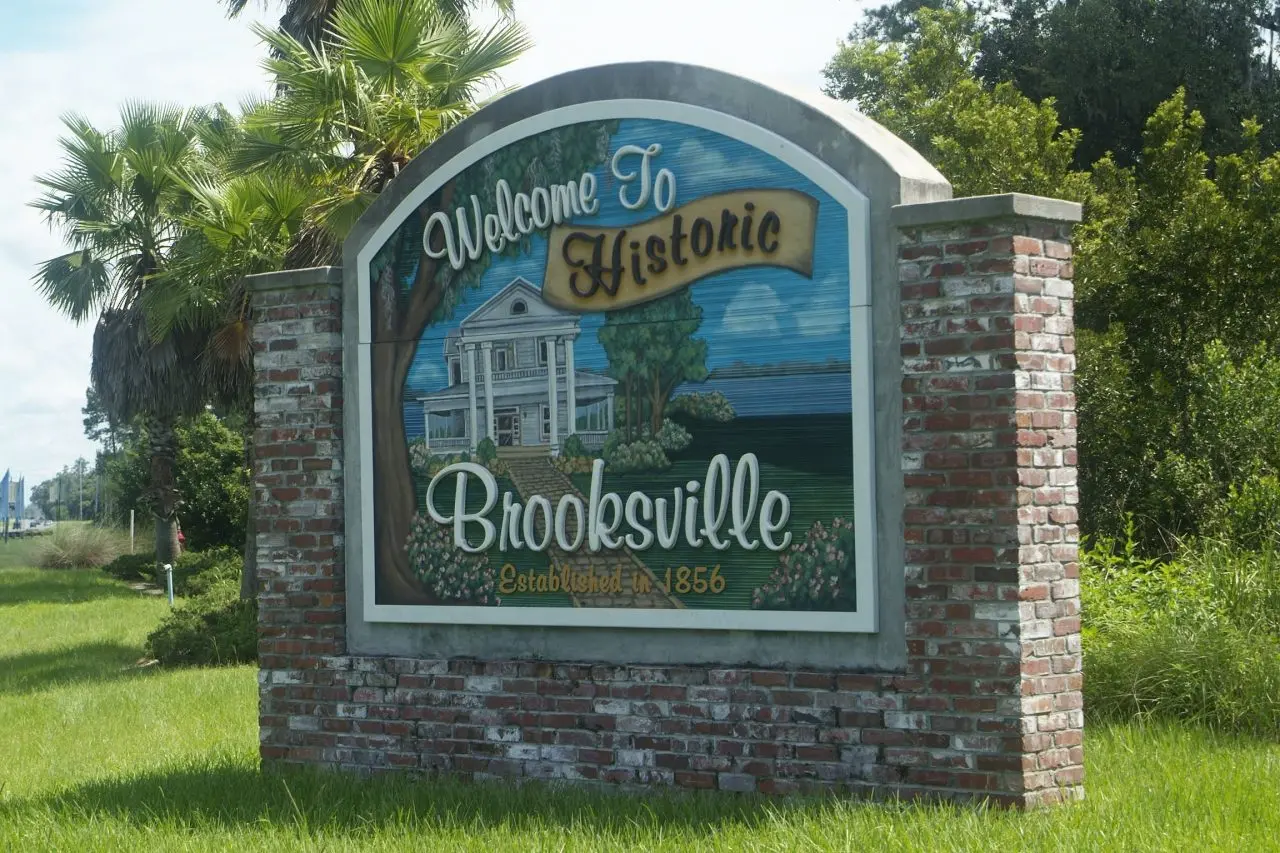 brooksville sign1 1024x683 1 1280x853
