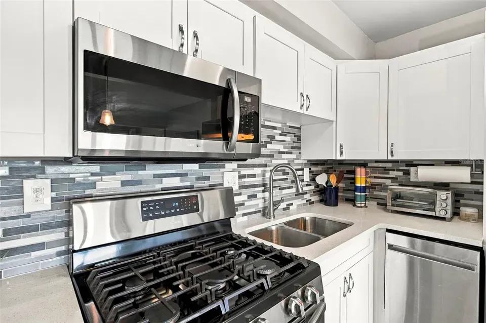 9950 62nd Ter N Apt 408, Saint Petersburg, FL 33708 - Image# 19
